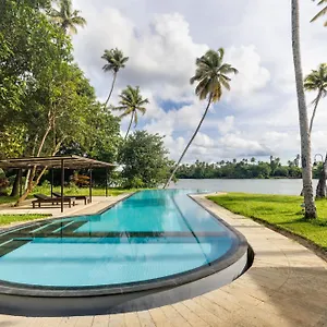 ***** Resort Cranganor History Cafe & Riverside Chateau India