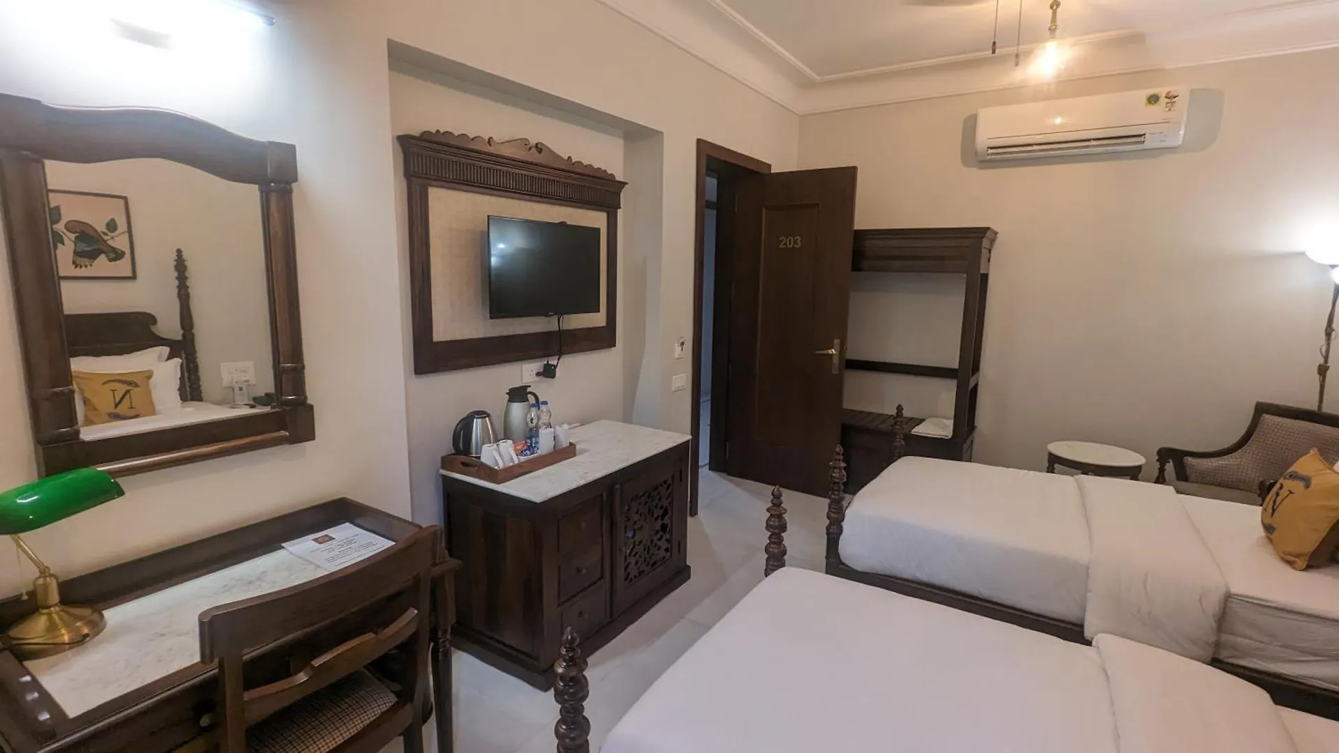 Hotel Naren Villa أُودايبور 4*,  الهند